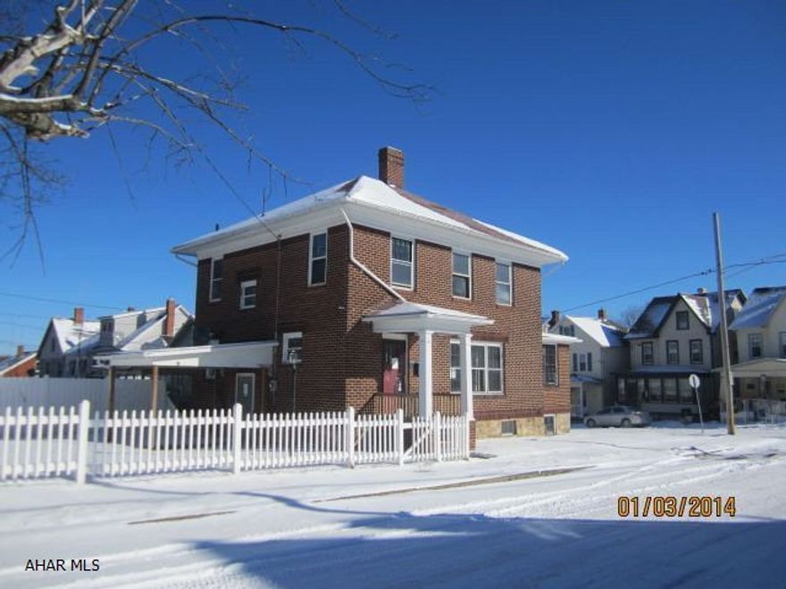 Offers will not be considered until (7) seven calendar days after initial listing period begins. Only offer from buyers utilizing federal funds under the Neighborhood Stabilization Program (NSP), municipalities, non-profit organizations and owner-occupants will be considered during the (8th) eighth through the (15th) fifteenth calendar days after the initial listing date. Seller will consider offers from all buyers beginning on the (16th) sixteenth calendar day following the initial listing date.