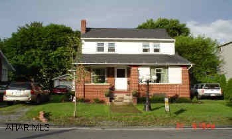 New roof 2001. New windows 2002. Tastefully decorated. Move right in.  Vacant call for lockbox code.