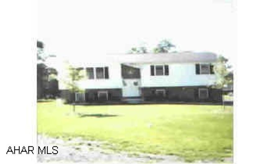 Home in excellent condition, lge covered 16'x16' rear deck, lge fam rm. great location also included: beautiful kitchen corner set, microwave & swing set. Home in excellent condition, lge covered 16'x16' rear deck, lge fam rm. great location also included: beautiful kitchen corner set, microwave & swing set.