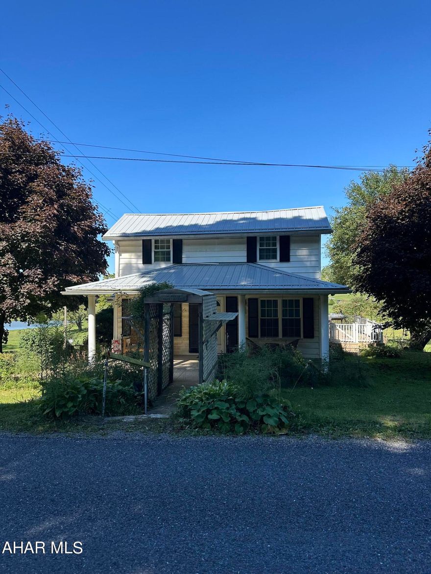 3 bedroom 1.5 bath home in a beautiful country setting!   The spacious yard has mature trees and room for chickens, a garden, ect.  The large family room has plenty of room for entertaining.  Beautiful composite deck.
