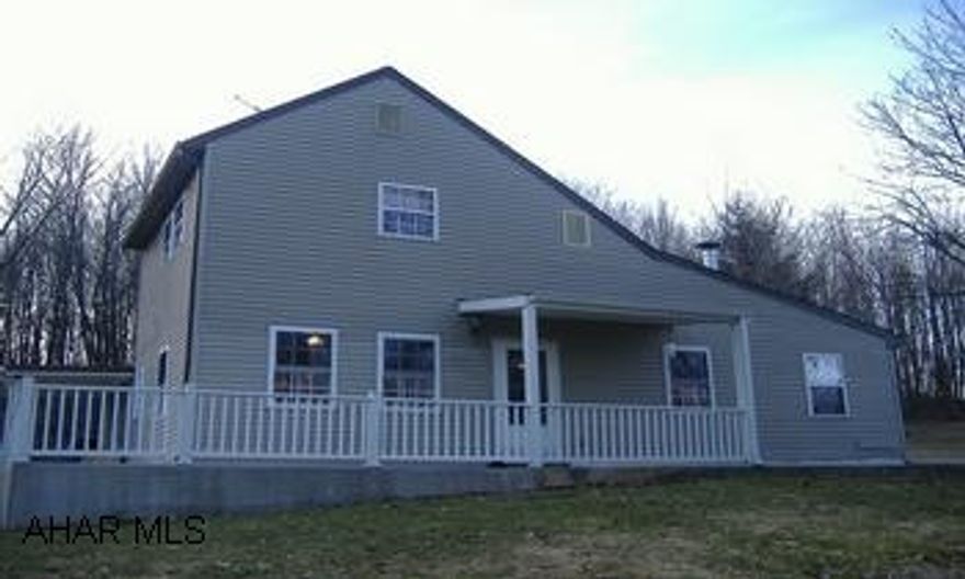 1.5 STORY .76 OF AN ACRE, LARGE 2 CAR GARAGE W/ WORKSHOP,3 BED, 2 BATH, FAMILY ROOM, LIVINGROOM,NO BASEMENT CALL CHRISTINE TO SET UP A SHOWING 937-5978..LOCKBOX