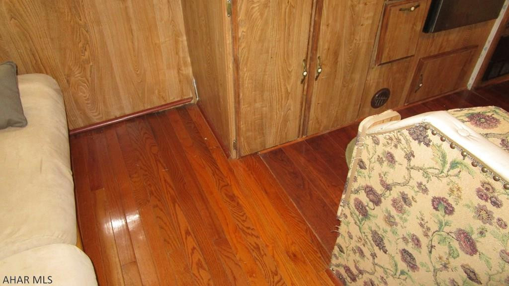 Glendale Yearound - Residential