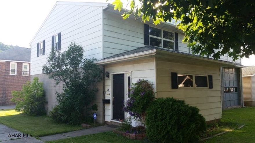 Beautiful 3 story home....move in ready!!! 4 bedrooms ....2 full bath...4 large car garage...MUST SEE...call Sean Ford for more details..