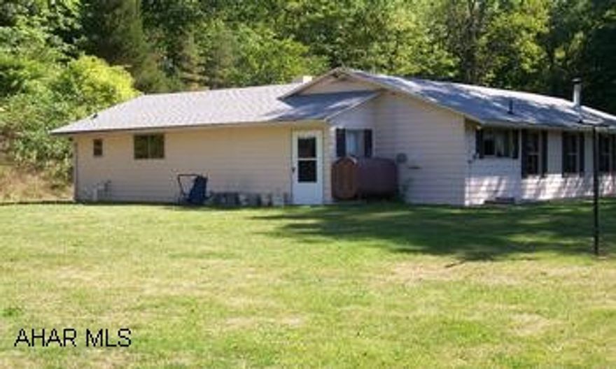 Scuba Divers Dream. Located next to the Williamsburg Blue Hole and full rights to use it. Trout stream 100 yards away.