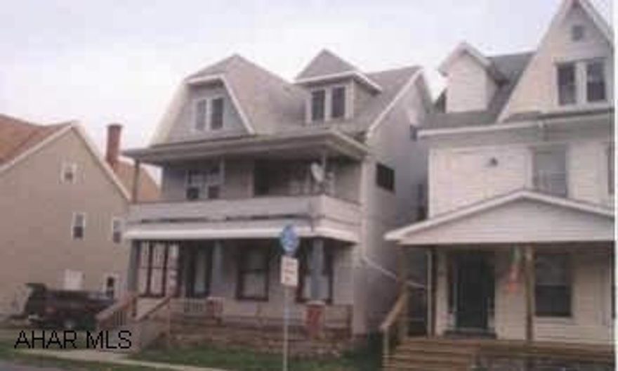 3 unit rental in excellent condition with seperate utilities & 2 car garage for additional income.