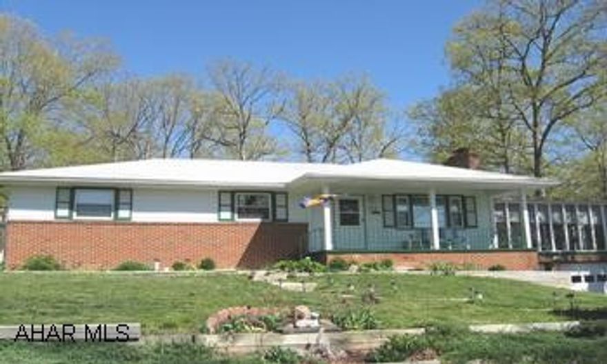 ONE STORY OFFERING LARGE SCREENED PORCH, 3 BEDROOMS, 2.5 BATHS, AND HARDWOOD FLOORS.  BASEMENT IS FINISHED WITH FAMILY ROOM, WORKROOM AND LAUNDRY ROOM.  LOCATED ON DEAD END STREET.  PLENTY OF STORAGE. HOME WARRANTY INCLUDED. ONE STORY OFFERING LARGE SCREENED PORCH, 3 BEDROOMS, 2.5 BATHS, AND HARDWOOD FLOORS.  BASEMENT IS FINISHED WITH FAMILY ROOM, WORKROOM AND LAUNDRY ROOM.  LOCATED ON DEAD END STREET.  PLENTY OF STORAGE. HOME WARRANTY INCLUDED.