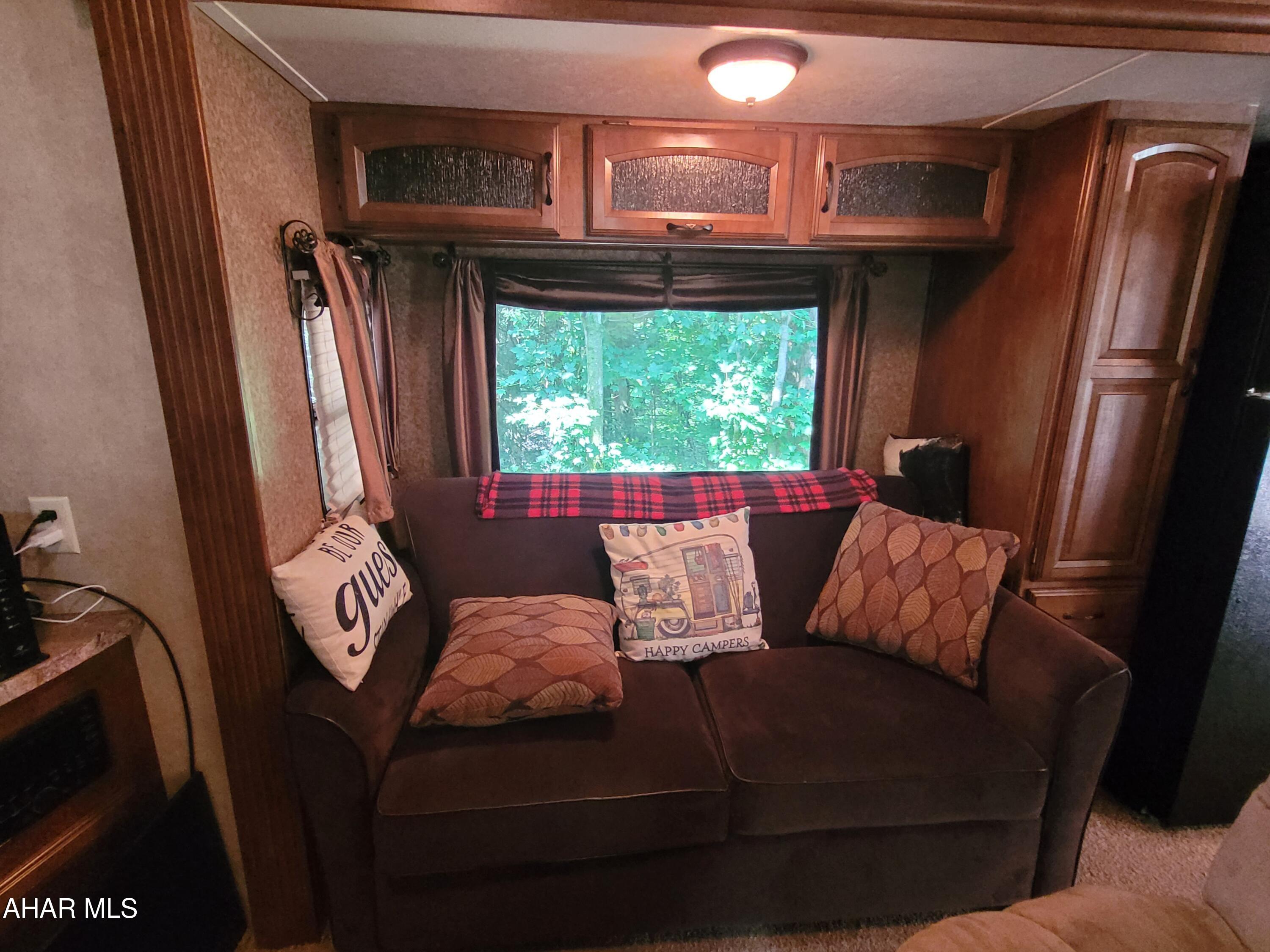 Glendale Yearound - Residential