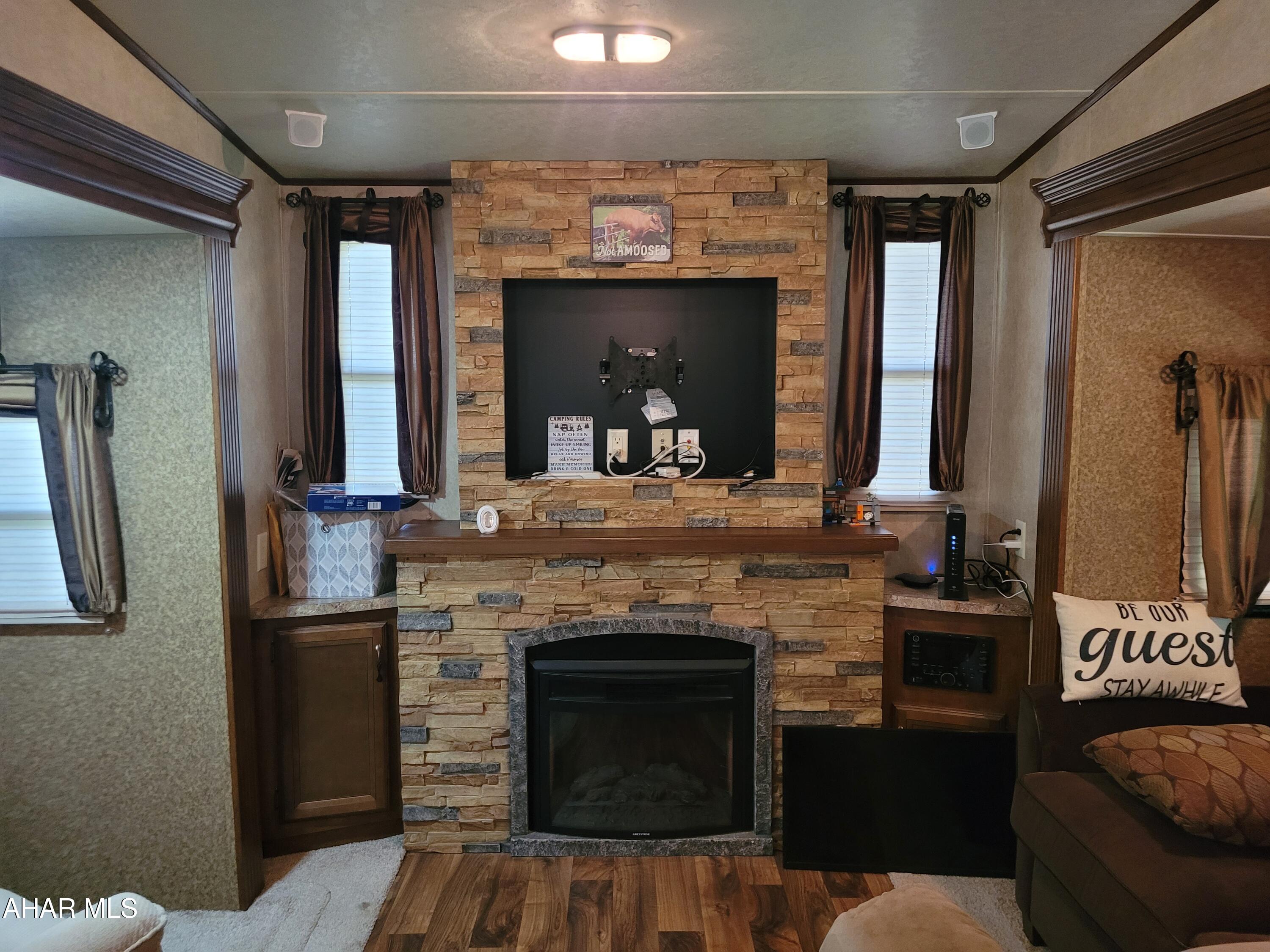 Glendale Yearound - Residential