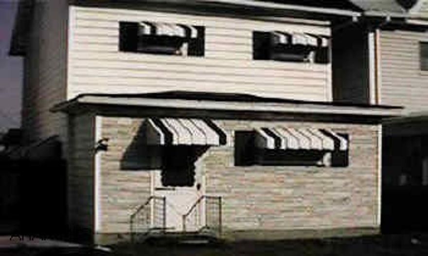 Large living room, fenced yard, 1st floor family room, finished room on 3rd floor.