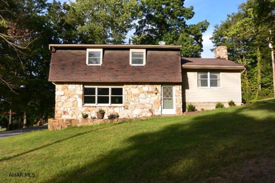 Very motivated Seller will consider all reasonable offers! This is a perfect home for raising a family. Large corner lot in a private neighborhood. Open floor plan with updated baths, and large bedrooms. Large stone fireplace, central air, covered patio, and large deck. Bring offers!