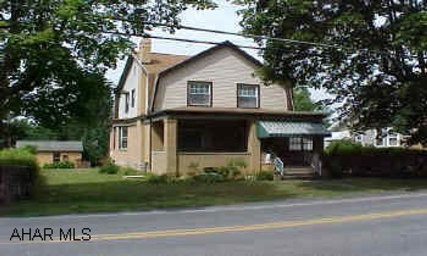 4-Bedroom Brick /Vinyl on corner Lot, Gas Fireplace,thermo windows, Nice Home, Large Rooms 4-Bedroom Brick /Vinyl on corner Lot, Gas Fireplace,thermo windows, Nice Home, Large Rooms