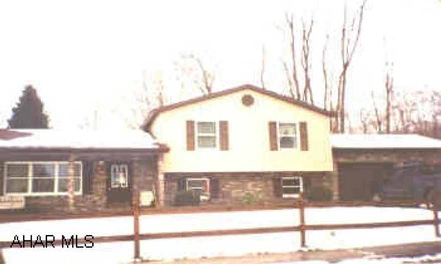 framed / brick faced Multi-level -beautifully landscaped /fenced in yard - quiet neighborhood seller needs 30 days from date of acceptance to move