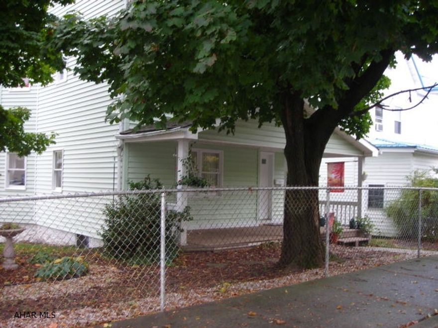 Great loving and nurturing Family home.  New 4 Season family room with Trek decking.  Newer roof, furnace, and insulation.  Beautiful Foyer staircase to 2nd floor.