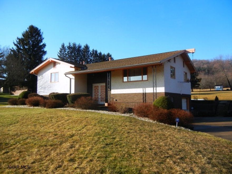 Well maintained bi-level on Approx. 1A by Ebner School. Eat-in kitchen, family rm with gas fireplace. Large covered porch with windows. Logan Twp.