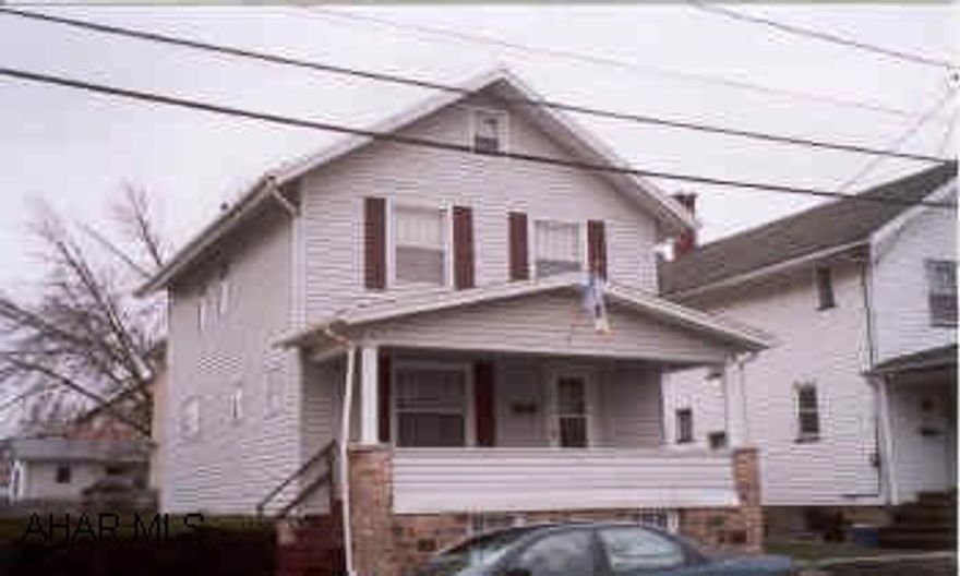 2 story Fr/Vinyl Nice clean home. Move right in!