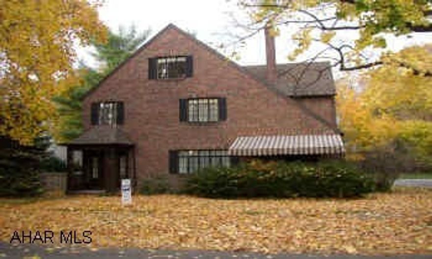 ALL BRICK HOME IN MANSION PARK WITH FINISHED 3RD FLOOR.  SHARED DRIVEWAY.