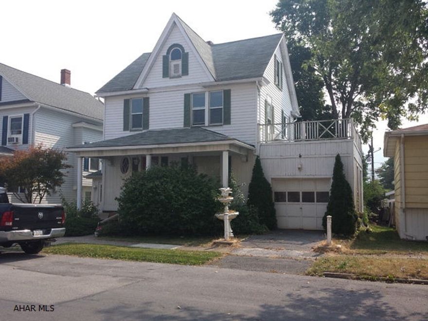 2 1/2 story, 2 bedroom home with 1 car attached garage. Jacuzzi tub in bathroom. 2nd floor laundry. ** Subject to release of IRS liens. **