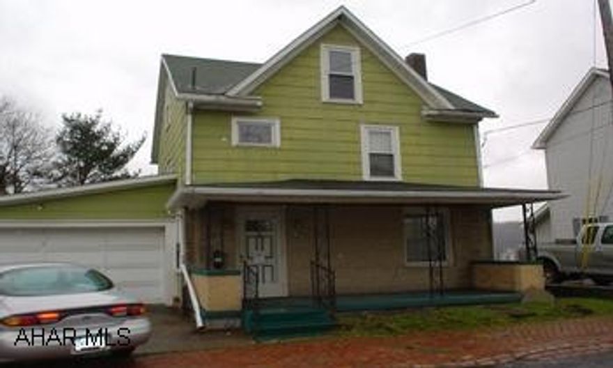 3 BEDROOM 1.5 BATH WITH 2 CAR GARAGE, DO A LITTLE T.L.C. AND HAVE A NICE HOUSE.