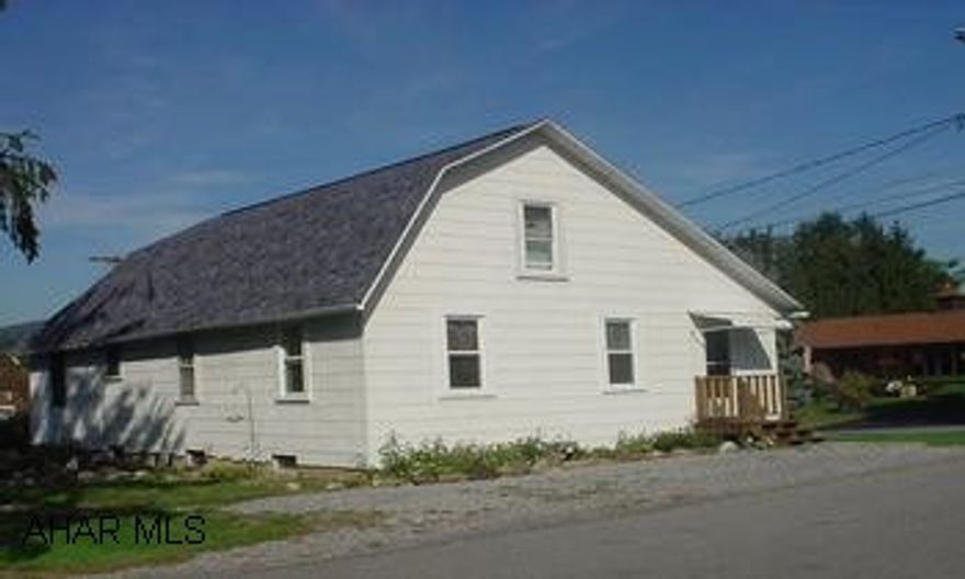 Cute well kept house on corner lot. Need appointment to show. Low utilities & taxes. Allegheny Twp.