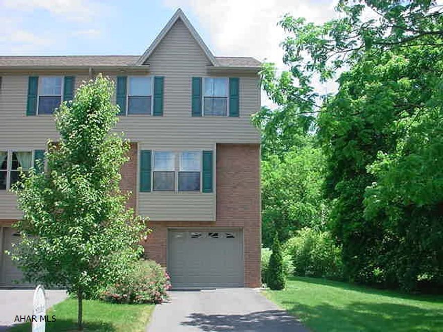 Very nice Townhouse end unit.Shows very nice.