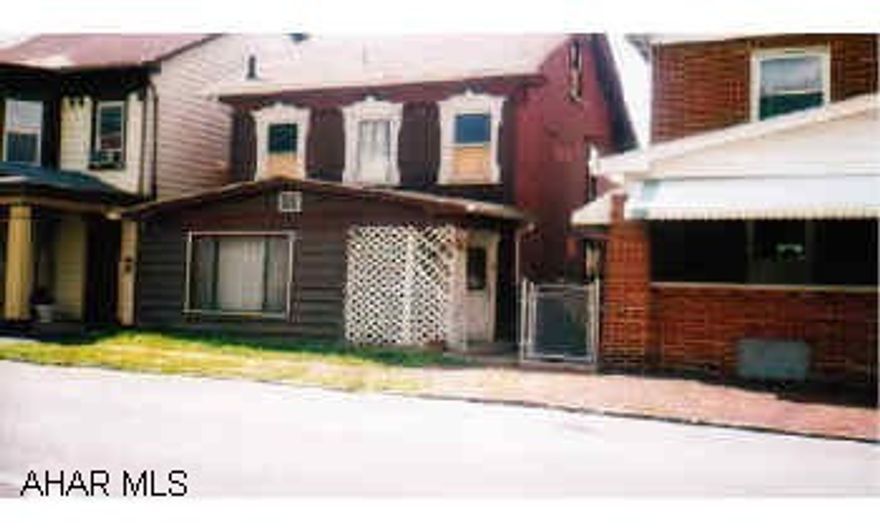 Fixer upper. Calling all investors. To be sold "AS IS". Fixer upper. Calling all investors. To be sold "AS IS".