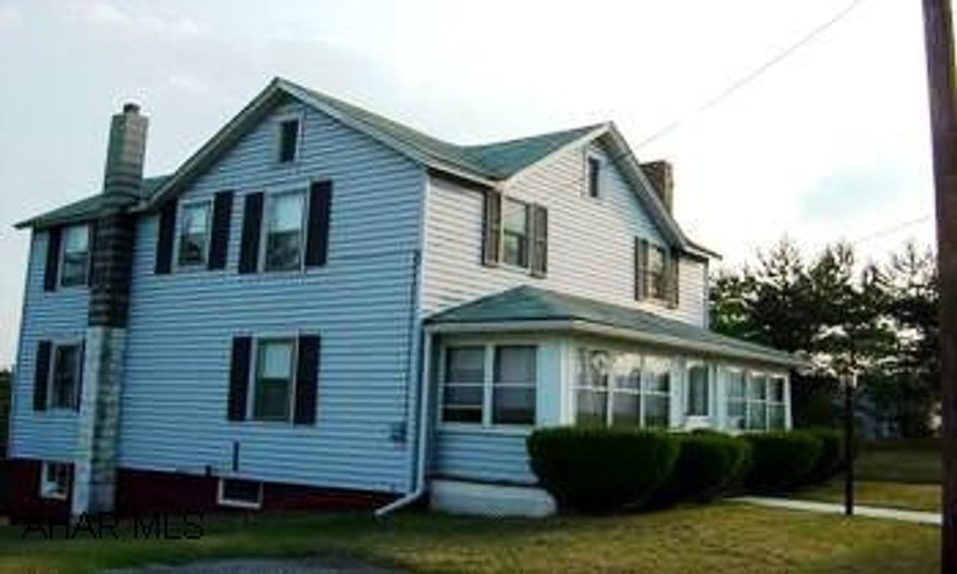 GREAT STARTER HOME WITH 3 BEDROOMS , 1.5 BATHS, EAT-IN KITCHEN, LIVING ROOM, DINING ROOM, AND BONUS ROOM, NEWER FORCED AIR OIL FURNACE AND HOT WATER HEATER. MOTIVATED SELLER! LOOKING FOR OFFER! GREAT STARTER HOME WITH 3 BEDROOMS , 1.5 BATHS, EAT-IN KITCHEN, LIVING ROOM, DINING ROOM, AND BONUS ROOM, NEWER FORCED AIR OIL FURNACE AND HOT WATER HEATER. MOTIVATED SELLER! LOOKING FOR OFFER!