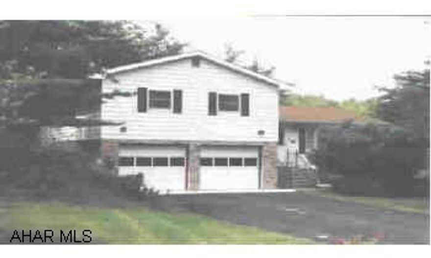 Beautiful, custom, one owner, three bedroom home offers paved drive. 10 acres, secluded and more. Beautiful, custom, one owner, three bedroom home offers paved drive. 10 acres, secluded and more.