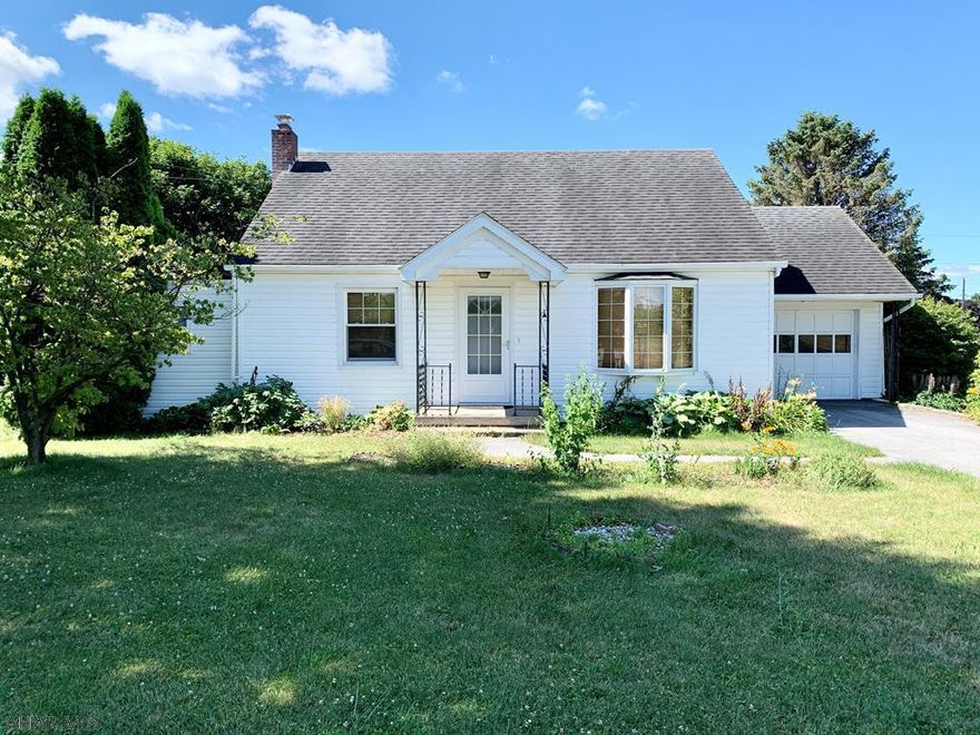 Well maintained move in ready home with attached garage. Home offers 3 Bedrooms, 1 Bath, hardwood floors, bonus room, shed, and much more.