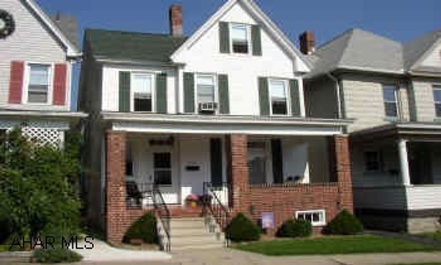 2.5 STORY 3 BEDROOM, VINYL SIDED, NEW ROOF AND WINDOWS, FINISHED THIRD FLOOR. 2.5 STORY WITH 3 BEDROOMS, VINYL SIDED, NEW ROOF AND WINDOWS, FINISHED THIRD FLOOR, GOOD NEIGHBORHOOD.  NO "FOR SALE" SIGN.  PRIVATE YARD WITH REAR DECK.  OFF STREET PARKING, PAVED.