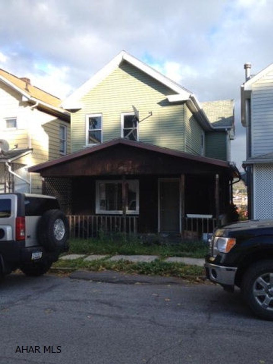 Handyman special.  Property Sold As Is-Where Is.  Make Offer. Buyer responsible for trash clean out.