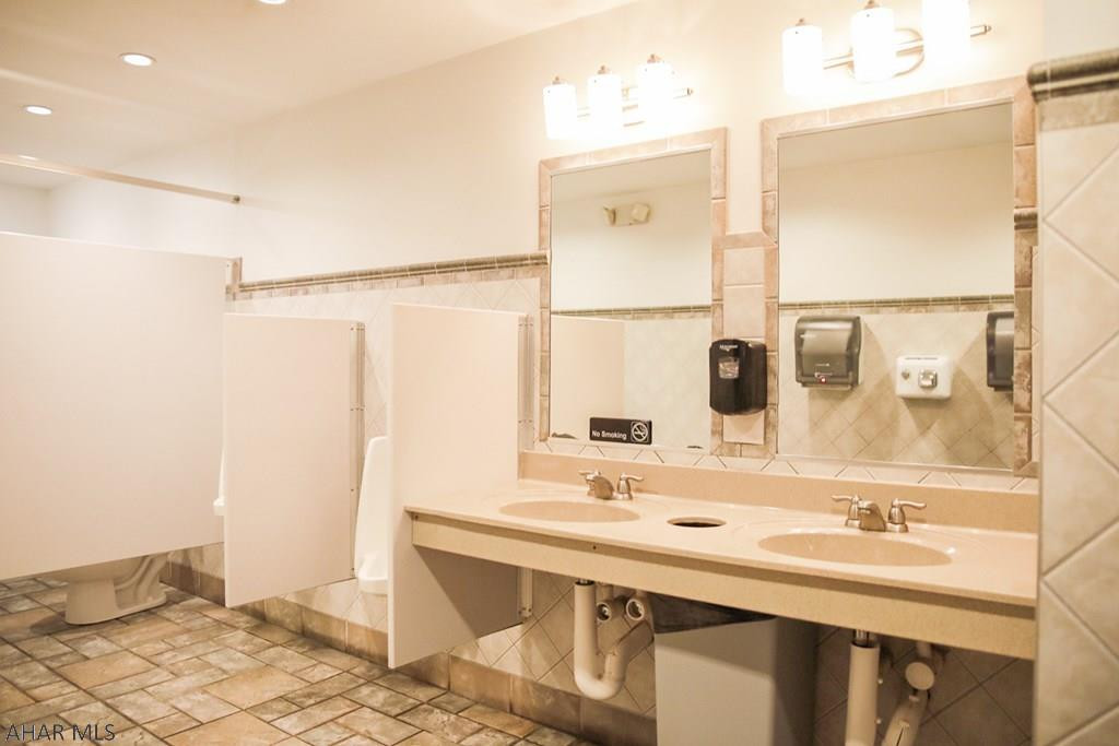 Unknown - Commercial Sale