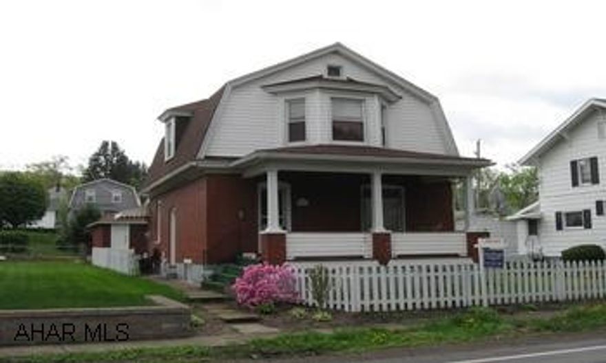 EAST END. 3BD 1BA ALL BRICK HOME. CENTRAL AIR. NICE SIZE YARD. 2 CAR DETACHED GARAGE. $83900 EAST END. 3BD 1BA ALL BRICK HOME. CENTRAL AIR. NICE SIZE YARD. 2 CAR DETACHED GARAGE. $83900