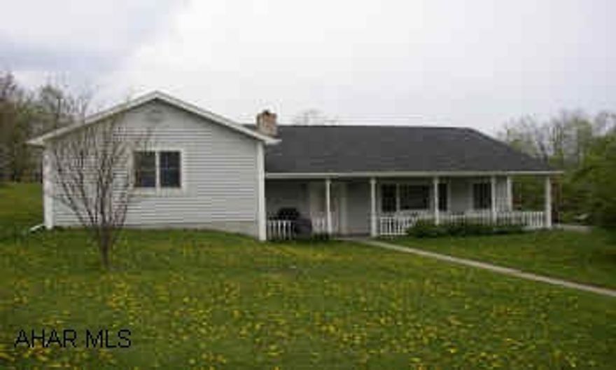 OFF COUNTRY CLUB ROAD/SUMMIT ESTATES, TURN AT FAIRWAY DR. END OF STREET.  THE SKYS THE LIMIT IN THIS DRAMATIC SPLIT LEVEL. JUST OFF COUNTRY CLUB ROAD IN SUMMIT ESTATES. CATHEDRAL CEILING IN LR. 3 BEDROOM, 2.75 BATH WITH WHIRLPOOL TUB. GAME ROOM. 2 CAR GARAGE. SEE MIKE.