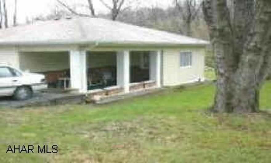 Very nice one-story. Excellent condition. Mechanicals roof, decor all newer. Storage shed, direc: PVB to N Dartmouth to Sandy Run Rd. T/R onto Sandy Run. Go approx 2 blx. T/L at blue hse & left again. Very nice one-story. Excellent condition. Mechanicals roof, decor all newer. Storage shed, direc: PVB to N Dartmouth to Sandy Run Rd. T/R onto Sandy Run. Go approx 2 blx. T/L at blue hse & left again. Electric system - 100 amp