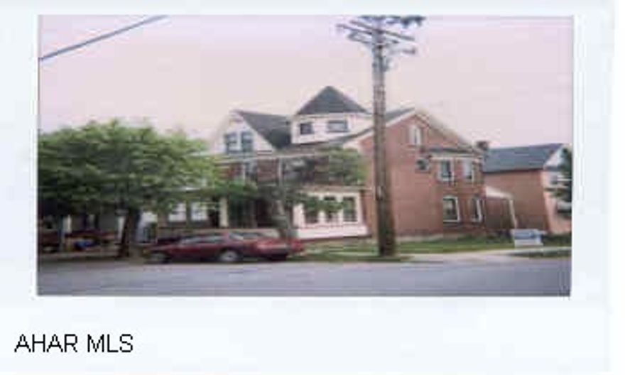 Cute 3 bedroom brick! Nice woodwork! Newer roof! Must See!