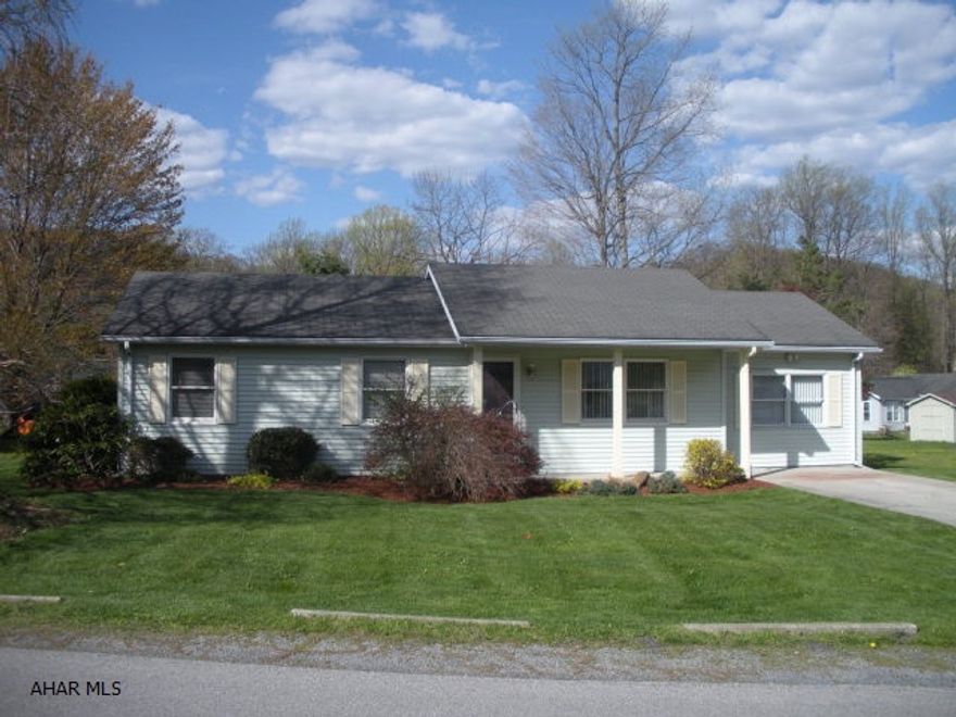 If you are looking for 1 story living here it is! 3 BR home on nice lot, freshly painted interior, new carpet, family room w/ fireplace, eat in kitchen, front load washer & dryer, all kitchen appliances included.  This is move in ready.  Large rear patio, large shed.  Vinyl exterior, off street parking. 1 year home warranty.