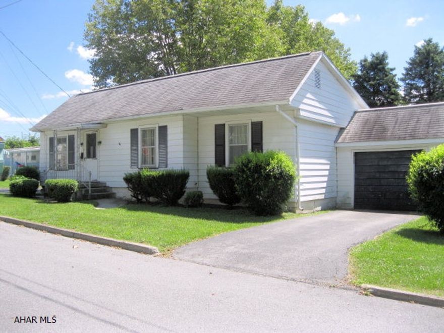 Martinsburg ranch style home with one car garage.  Needs renovated.