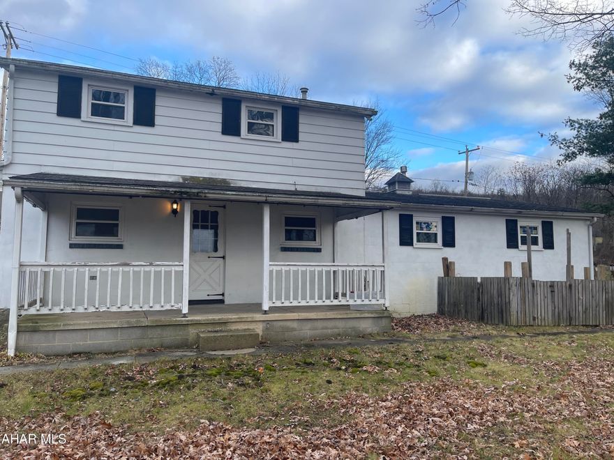 Great fixer-upper - house sits on 1/4 acre of flat ground.  Watch Fireworks from Lakemont....   BEING SOLD AS-IS...............