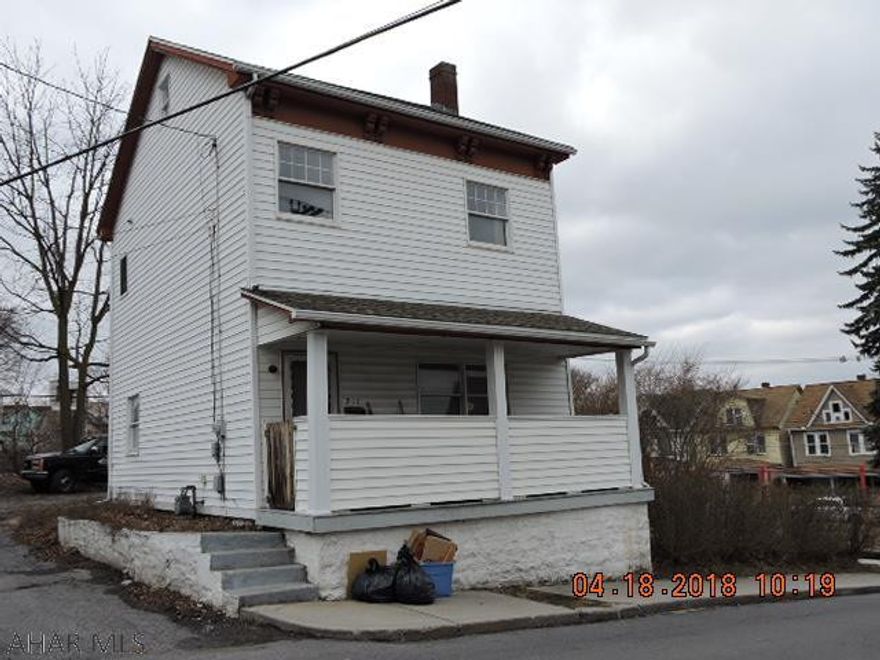 Great starter home with open floor plan gives a spacious feel to this 2 bedroom home.  Next to city playground & close to Prospect Pool.