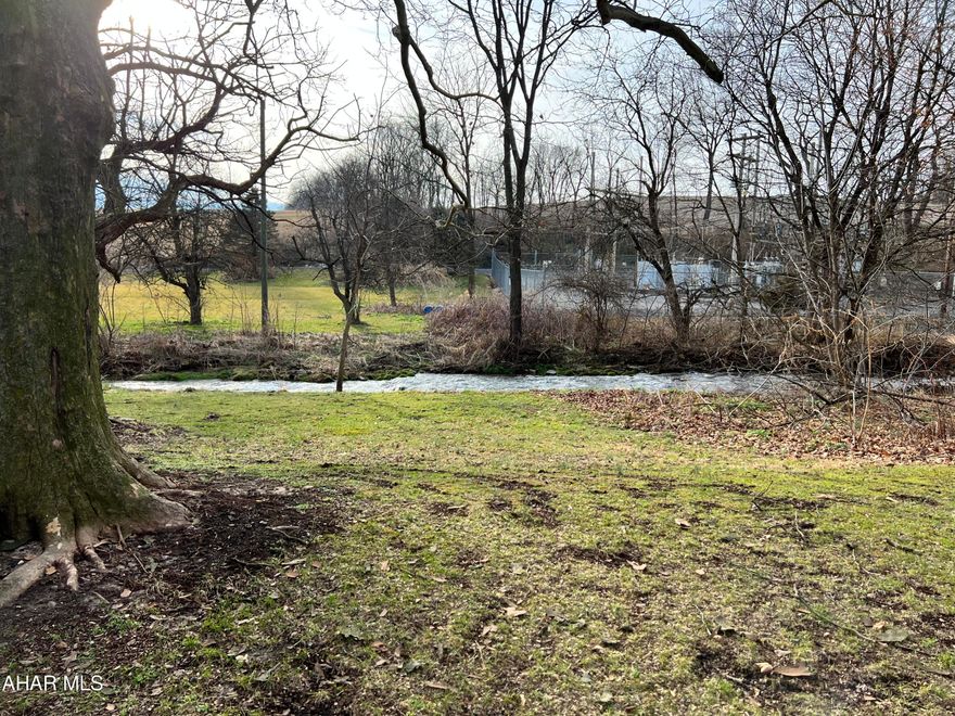 Vacant land - great lot to build your dream home.