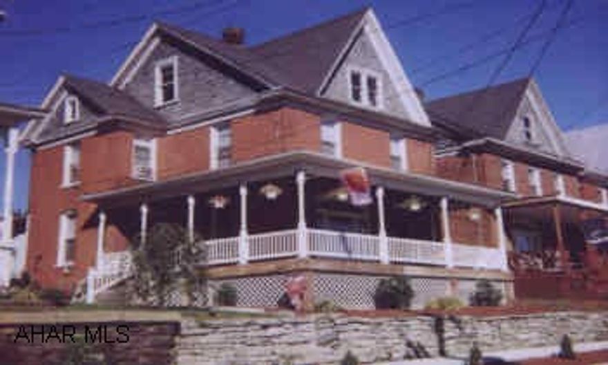 IMMACULATE CONDITION! NEWLY REMODELED. 2 1/2 STORY BRICK HOME IN GREAT NEIGHBORHOOD, OFFERS EAT-IN KITCHEN, SOME HARDWOOD FLOORS, SPACIOUS ROOMS, WRAP AROUND PORCH, COVERED PATIO, GARAGE. IMMACULATE CONDITION! NEWLY REMODELED. 2 1/2 STORY BRICK HOME IN GREAT NEIGHBORHOOD, OFFERS EAT-IN KITCHEN, SOME HARDWOOD FLOORS, SPACIOUS ROOMS, WRAP AROUND PORCH, COVERED PATIO, GARAGE.