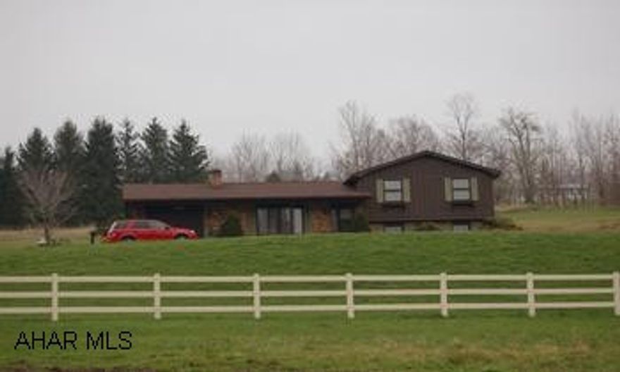 3BR, 2.5BA, multilevel, new kitchen w/tile floor, new bath, newer furnace, wonderful family room w/wood burner, 29x16 deck. Great 3 level home, new carpets, very well kept, large double lot-1acre, private & quiet, new kitchen w/tile, new bath, newer furnace, wonderful family room w/wood burner, 29x16 deck. Home warranty included. Country living at it's best!