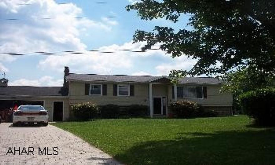 5BR bi-level on 5.35 acres. 5BR bi-level on 5.35 acres. Level lot. New windows, roof, furnace. Well taken care of. Oversized garage.