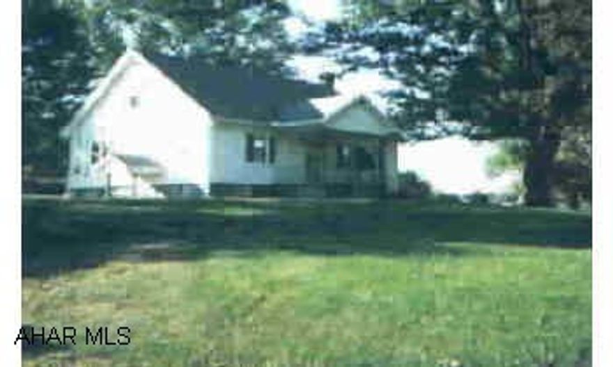 Darling Cape Cod on large lot. Vinyl siding, hardwood floors, very nice. Darling Cape Cod on large lot. Vinyl siding, hardwood floors, very nice. Electric system 100 amp