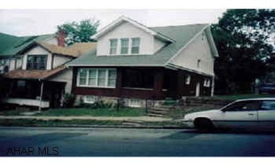 Spacious 4 bedroom brick. New vinyl siding, new roof, new carpet throughout, new ceilings and more. Home warranty plan provided. Seller will pay $600 of Buyers Closing Cost with a full price offer. Listing agent is sellers sister. Spacious 4 bedroom brick. New vinyl siding, new roof, new carpet throughout, new ceilings and more. Home warranty plan provided. Seller will pay $600 of Buyers Closing Cost with a full price offer. Listing agent is sellers sister.