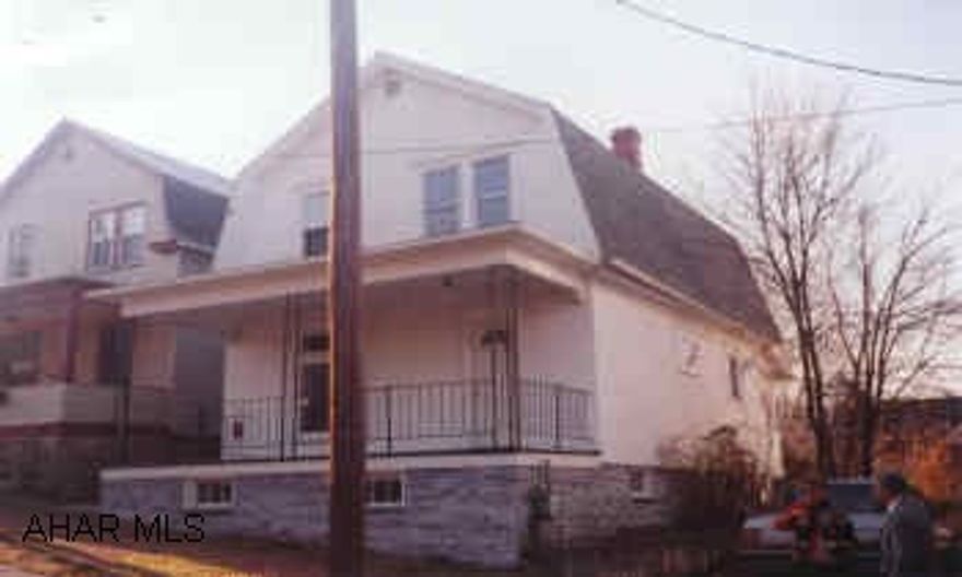 MUST SEE INSIDE, MOVE-IN TODAY, ALL APPLIANCES STAY, HARDWOOD FLOORS, EAT-IN KITCHEN, 3 A/C WINDOW UNITS