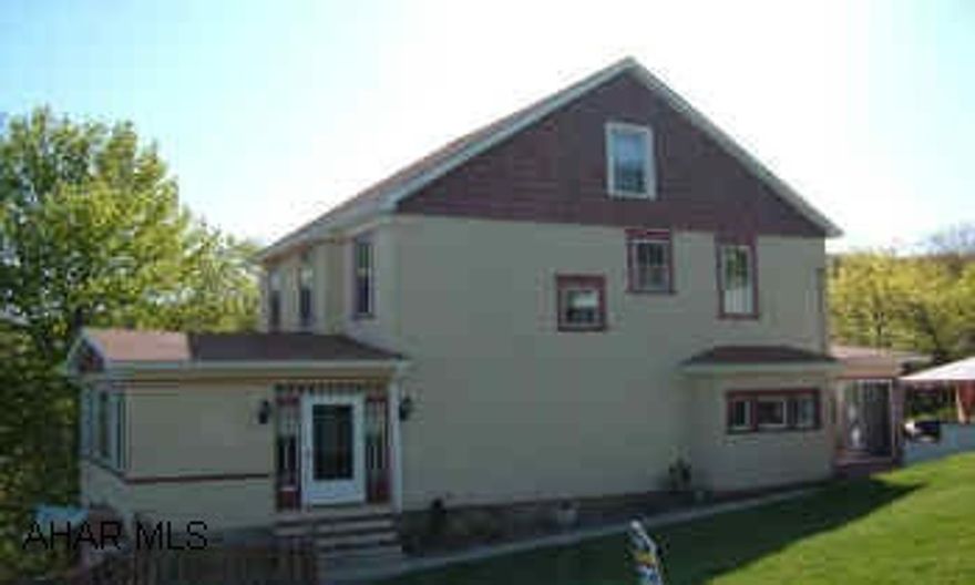 Completely remodeled interior /Exterior. New Plumbing 1998, H2O tanks, furance 2004, HVAC 2004, Roof 2004,Electric 2001,Carpet 4/2006. Must See Interior. Completely remodeled interior /Exterior. New Plumbing 1998, H2O tanks, furance 2004, HVAC 2004, Roof 2004,Electric 2001,Carpet 4/2006. Must See Interior. Sellers will have pool open. Sellers will credit buyers with an allowance for windows.