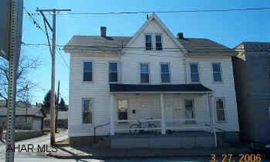 Side by side duplex with all separate utilities - owner pays trash only Side by side duplex with all separate utilities - owner pays trash only