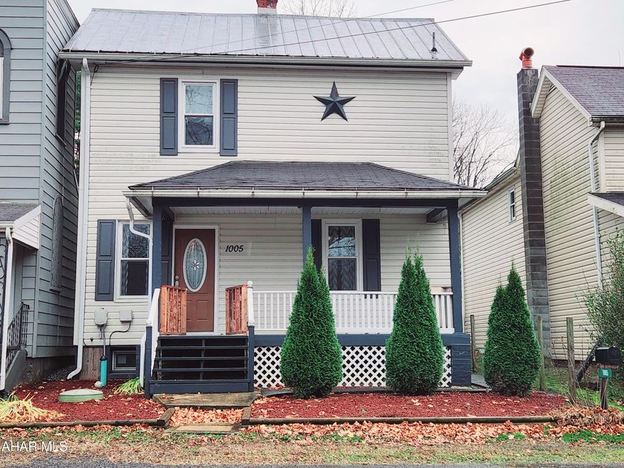 Cozy 2 bedroom 1 bath home in Williamsburg.  This quaint country home is ready for a new owner. The first floor offers an open concept with kitchen, living room and dining room. The second floor offers a full bathroom, two bedrooms and walk up attic for storage. Whether looking for a first home or an investment property for a rental this may be the one. Close to Williamsburg rails to trails, community park and much more. Call lisitng agent for more information.
