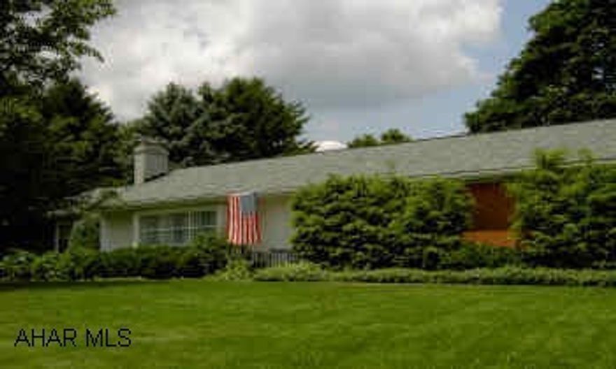 Beautiful home on a secluded lot - 2 gas fireplaces and one wood fireplace.   Large family room with wetbar, solid cherry kitchen with subzero fridge - many more amenities. Beautiful home on a secluded lot - 2 gas fireplaces and one wood fireplace.   Large family room with wetbar, solid cherry kitchen with subzero fridge - many more amenities.